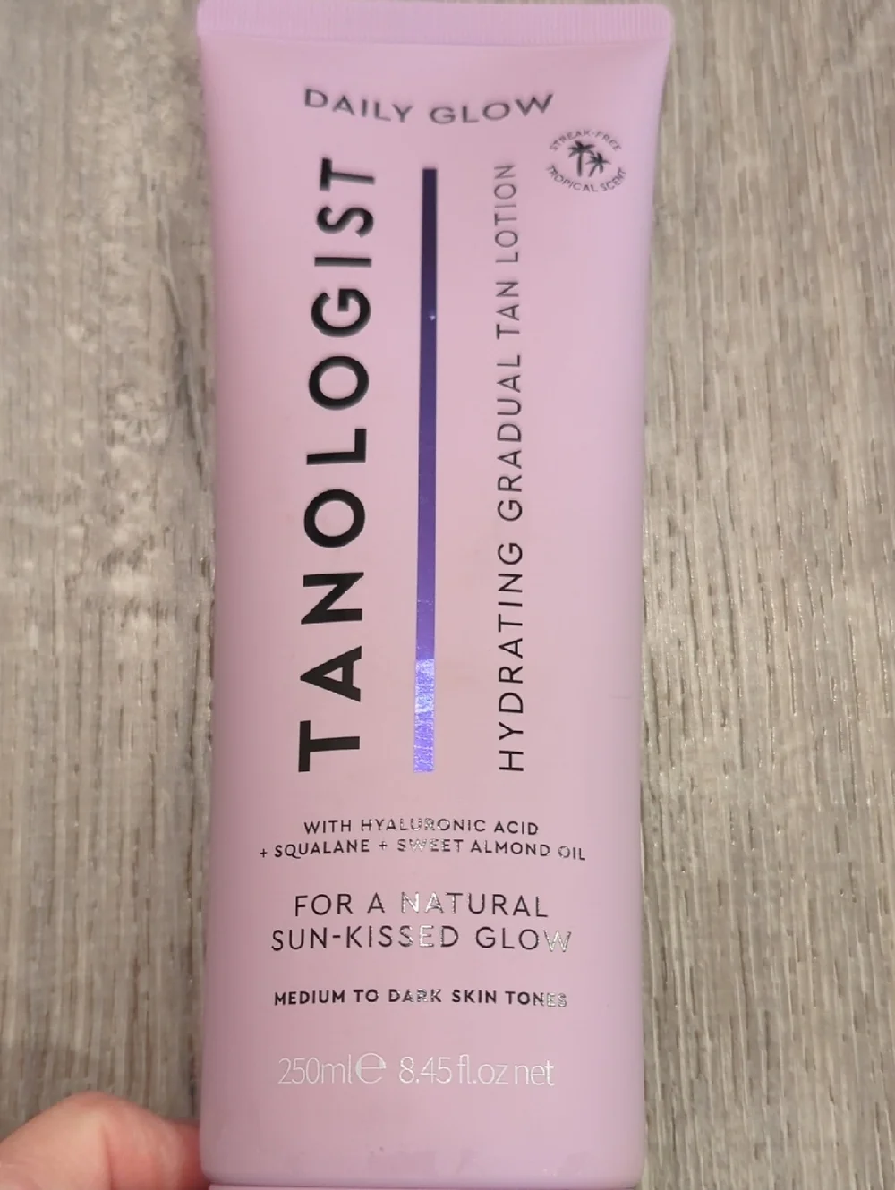 Tanologist Daily Glow Hydrating Gradual Tan Lotion - Medium Dark NEW